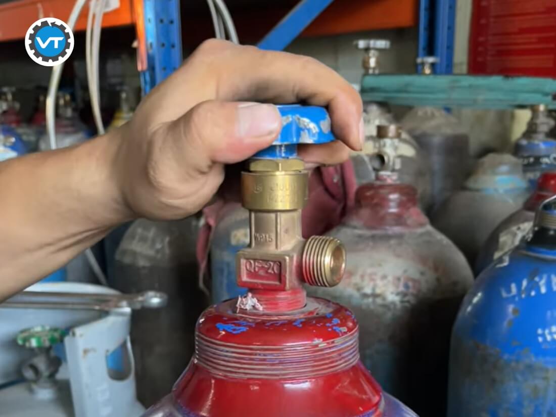 Dấu hiệu van bình khí bị gãy bên trong