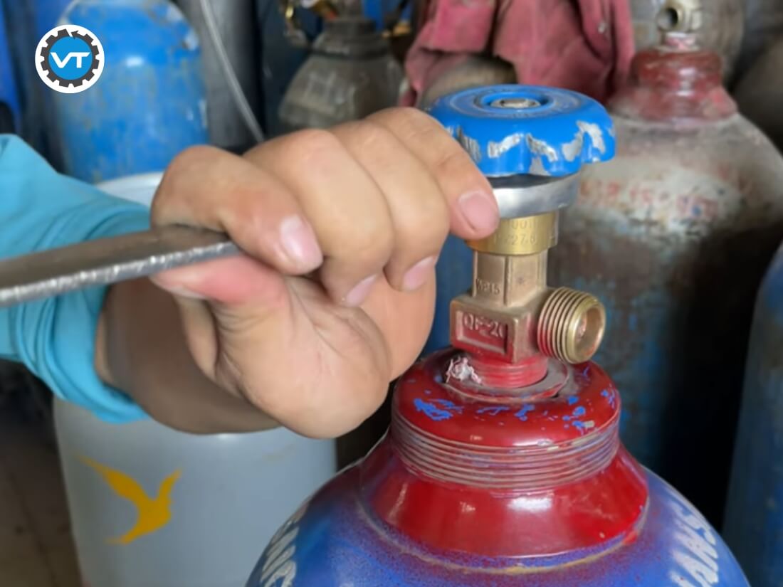 Van bình khí bị gãy bên trong do hao mòn